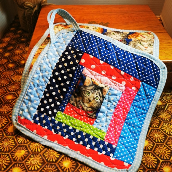 Vintage Hand Made Quilted Pot Holders with Cats - Picture 2 of 15